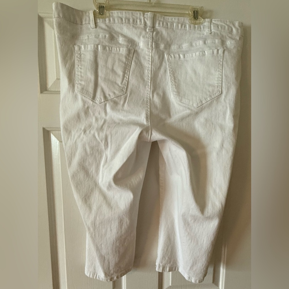 denim24/7 ladies distressed denim capris - Picture 2 of 7